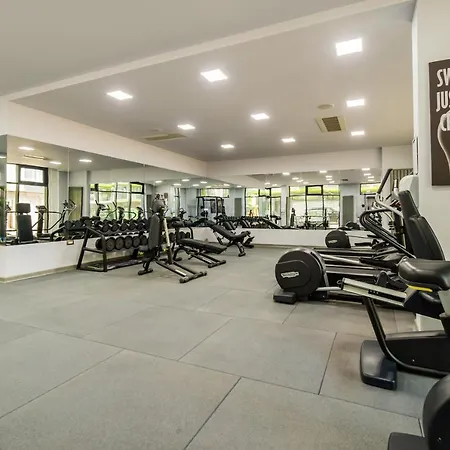 Lizuca Apartment- Family Friendly In Pools