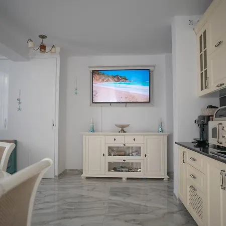 Lizuca Apartment- Family Friendly In Pools