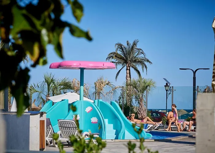 Lizuca Apartment- Family Friendly In Pools Mamaia