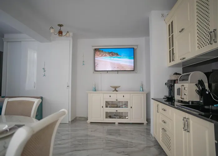 Lizuca Apartment- Family Friendly In Pools